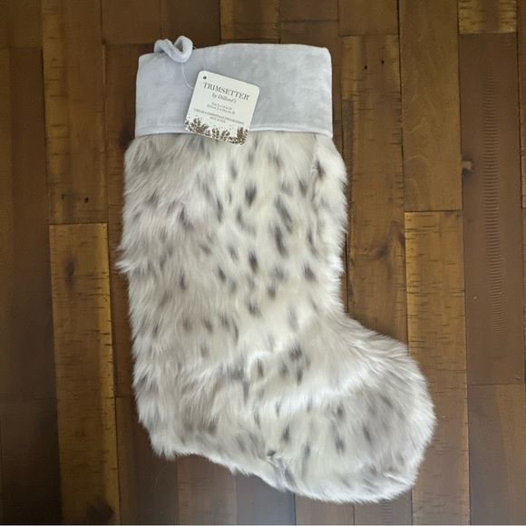 2 Christmas Stocking Faux Fur White Snow Leopard Trimsetter Holiday 19” NEW - Picture 4 of 7